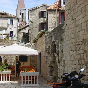 Roso Trogir