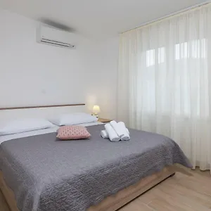 Apollo Apartment